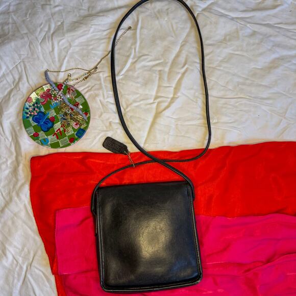 🖤 Classic VTG COACH 3105 Black Leather Pocket Purse Brass Turnlock Crossbody - Picture 5 of 15